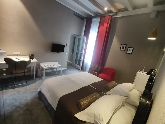 غرفة سوبيريور بسريرين منفصلين، Xii Century Heritage Hotel 1/7
