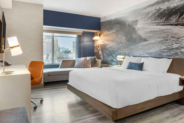 Room, King Bed, Cambria Hotel Niagara Falls 1/3