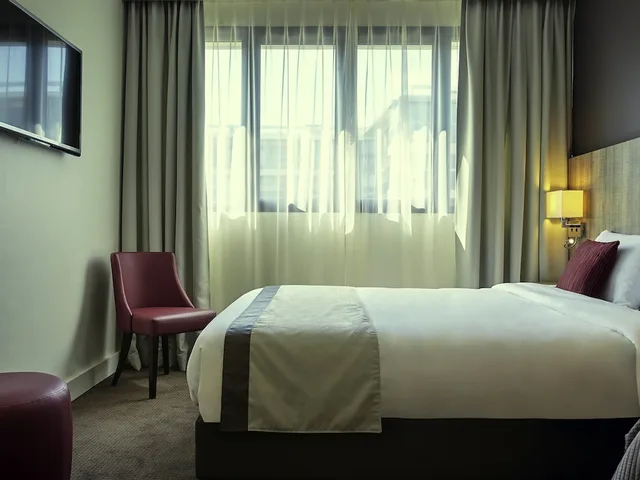 غرفة كلاسيكية بسرير مزدوج وسرير فردي، Mercure Versailles Paris Ouest 8/10