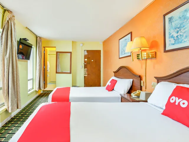 2 Full Bed، OYO Hotel Downtown Peoria I-74 6/10
