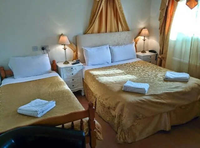 غرفة عائلية ثلاثية بسرير مزدوج وسرير فردي، Acorn Guest House 4/6
