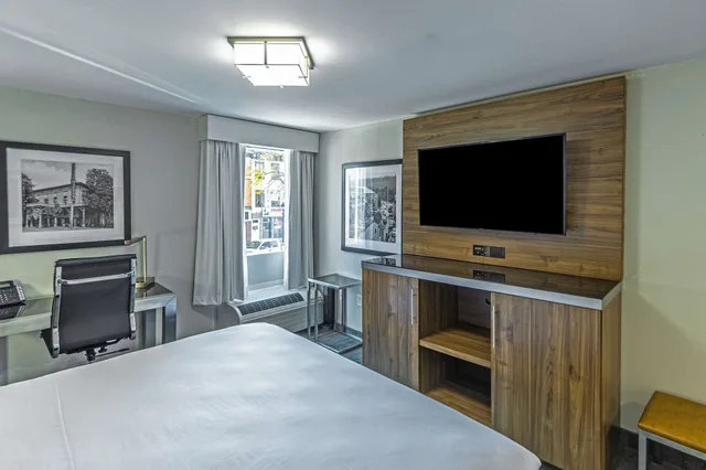 غرفة قياسية بسرير كينج بإطلالة على المدينة، The Penn Stroud Stroudsburg - Poconos, an Ascend Collection Hotel 10/10