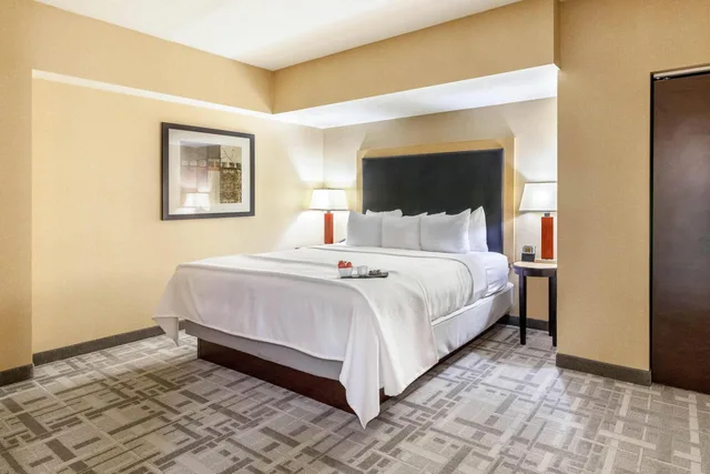 جناح بسرير كينج بغرفة نوم واحدة، Cambria Hotel Pittsburgh - Downtown 3/5