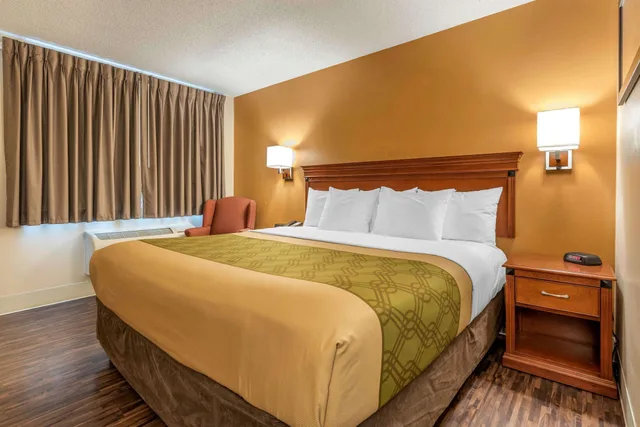 غرفة قياسية بسرير كينج، Econo Lodge Louisville Downtown 2/7