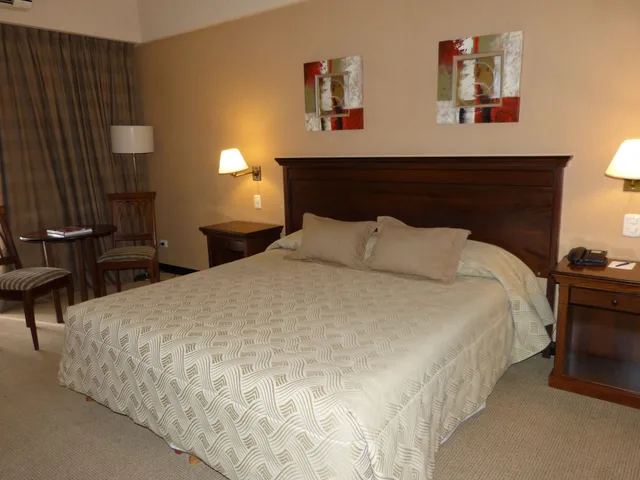 Standard, King Bed, Howard Johnson By Wyndham Resort Pilar 2/6