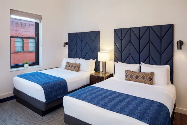 غرفة بسريرين كوين، Hotel Indigo Boston Garden 1/3