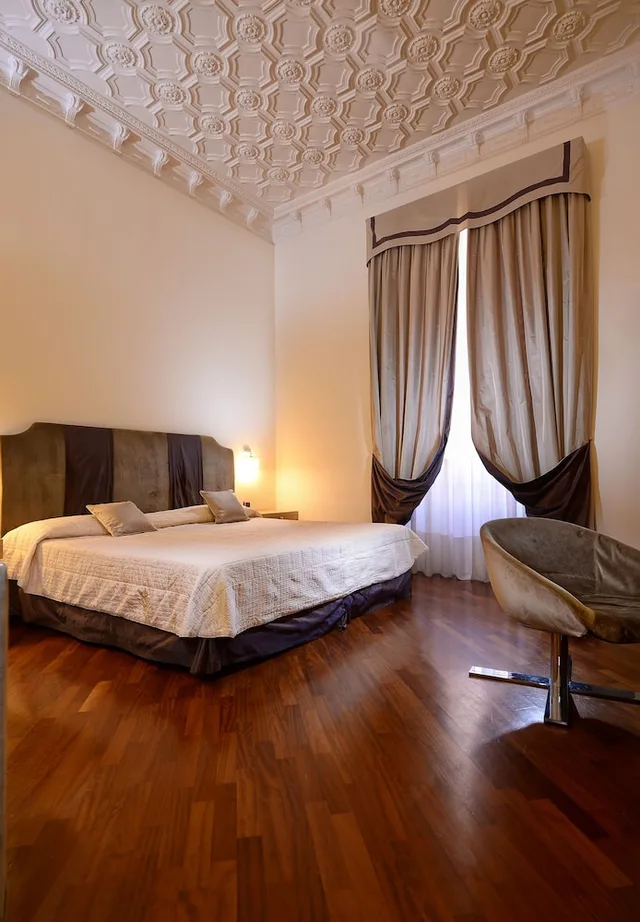 جناح عائلي بسرير كينج وسريرين منفصلين بغرفتي نوم، Hotel Golden 1/4