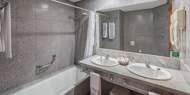 غرفة بسرير كينج بإطلالة على المسبح، Hotel Puerto Palace 8/10
