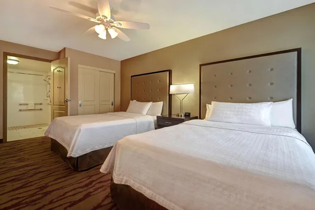 جناح بسريرين كوين مع أريكة لذوي الإعاقة، Homewood Suites by Hilton Albuquerque Airport 3/5