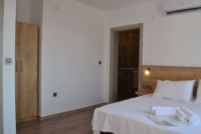 غرفة جونيور بسرير مزدوج بإطلالة على الفناء، Parli Hotel 1/10