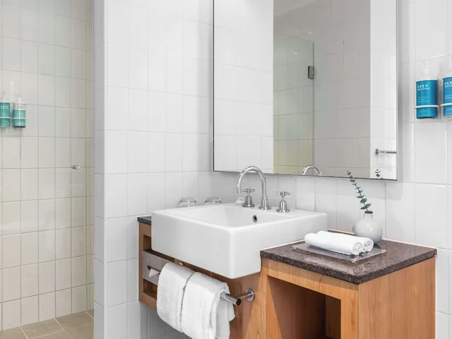 جناح جونيور بسرير كينج بإطلالة على النهر، Novotel Perth Langley 7/9