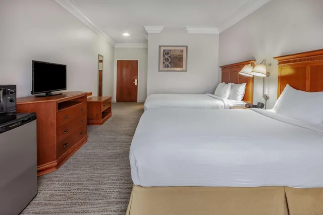 غرفة بسريرين مزدوجين لذوي الإعاقة، Days Inn By Wyndham Altavista 2/3