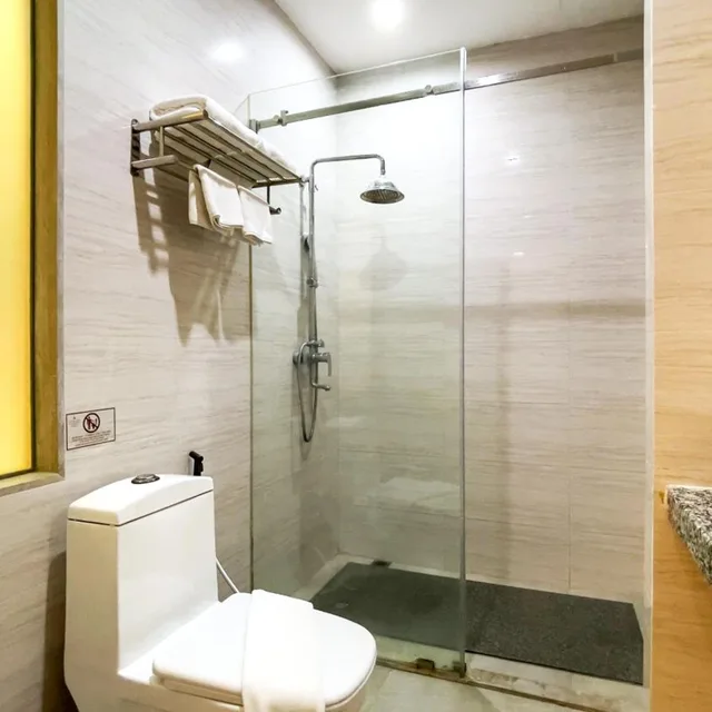 Deluxe, Double or Twin Bed, Elegant Bangkok Hotel 4/5