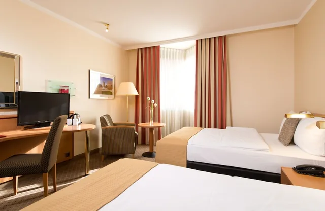 غرفة سوبيريور بسريرين منفصلين، Leonardo Hotel Mannheim City Center Formerly Holiday Inn Mannheim City Centre 1/3