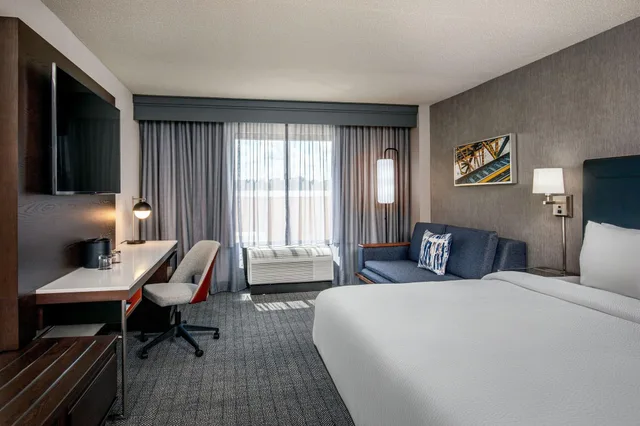 غرفة بسرير كينج، Courtyard by Marriott Boston Billerica Bedford 1/4