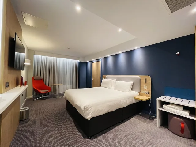 غرفة قياسية بسرير كينج لذوي الإعاقة، Holiday Inn Express Cheltenham 3/5