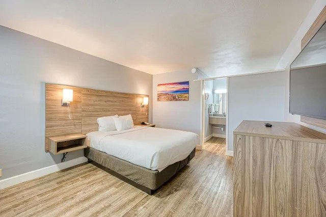 غرفة بسرير كوين، Vagabond Inn San Luis Obispo 3/5