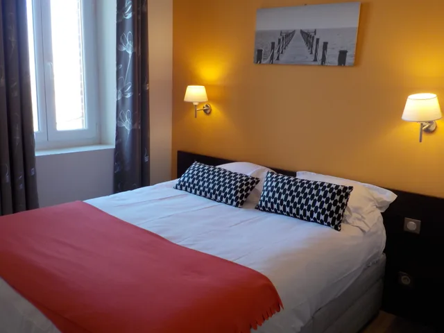 غرفة قياسية بسرير مزدوج، LOGIS HÔTEL DE BRETAGNE 1/1
