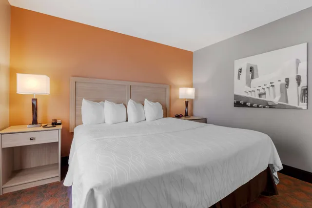 غرفة قياسية بسرير كينج، Best Western Pecos Inn 4/7