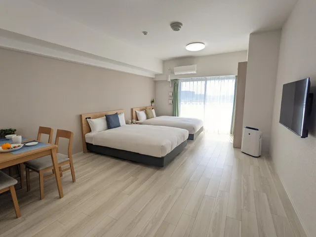 غرفة رباعية بسرير فردي بإطلالة على المدينة، Eslead Hotel Namba Daikokucho 1/1