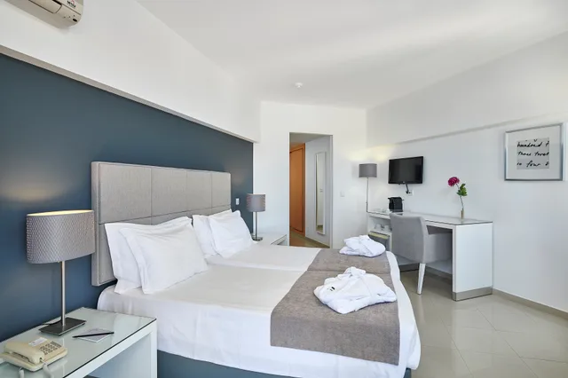 غرفة بسرير مزدوج بإطلالة على البحر، Rocamar Exclusive Hotel & Spa - Adults Only 3/7