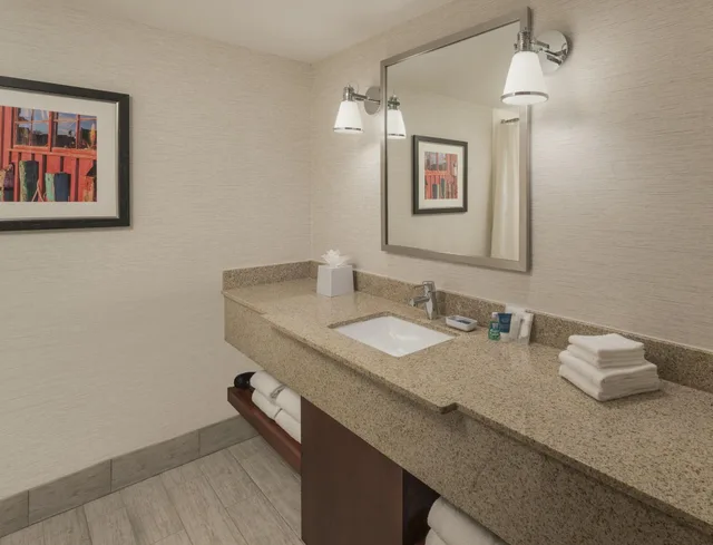 Room, Double Bed, Accessible, Four Points by Sheraton Boston Logan Airport Revere 4/5