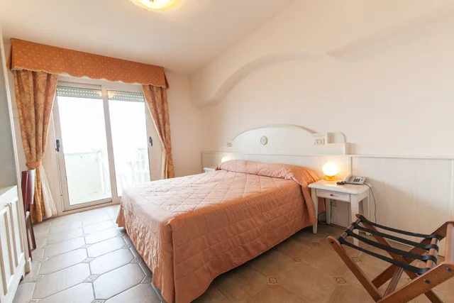 غرفة كلاسيكية بسرير مزدوج أو سريرين منفصلين، Hotel Universal 3/5