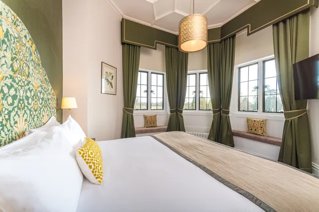 غرفة ديلوكس بسرير كوين، The Elvetham Hotel 1/8