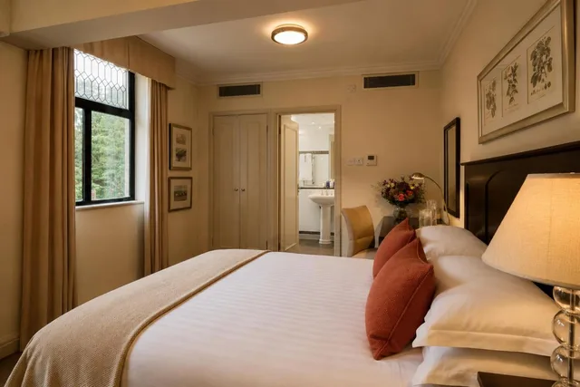 غرفة سوبيريور بسرير مزدوج، Macdonald Frimley Hall Hotel And Spa 2/6