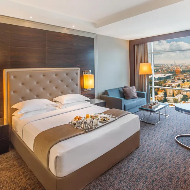 غرفة كلوب بإطلالة على النهر، The Biltmore Hotel Tbilisi 3/7