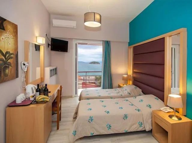 غرفة بسرير مزدوج أو سريرين منفصلين، Frini Hotel 2/4