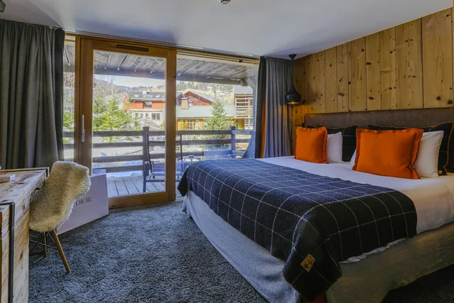 Deluxe, Double Bed, Le M de Megeve 2/3