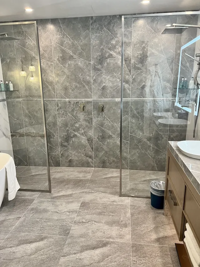 جناح ملكي بسريرين كينج، The Carlin Boutique Hotel 3/3