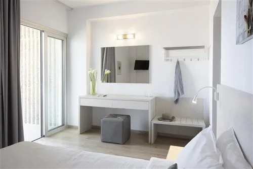 Room, Double or Twin Bed, Lateral Side Sea View، Harmony Bay 2/2