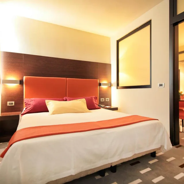 جناح، Hotel Major 1/7