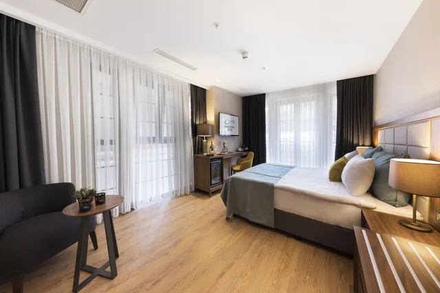 غرفة قياسية بسرير كينج وسرير فردي، Endless Art Hotel 2/10