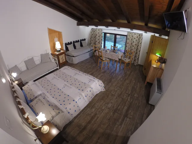 غرفة عائلية بسرير مزدوج، Villa ai Tigli 5/9