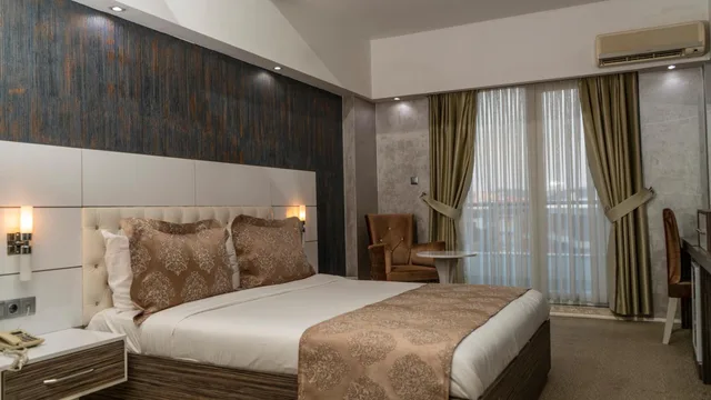 Superior, Suite, MOX Hotel 3/10