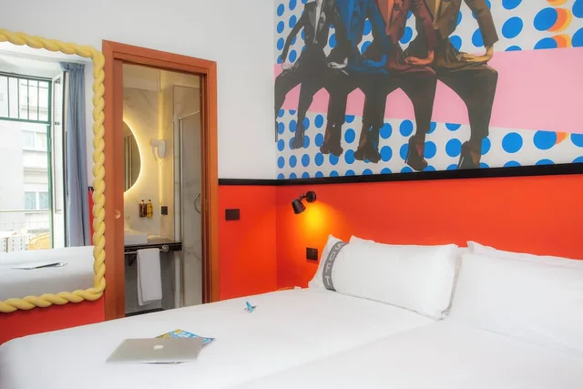 غرفة بسرير كوين بإطلالة على المدينة بشرفة، Demidoff Hotel 1/6