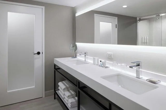 جناح كلوب بغرفة نوم واحدة، Toronto Airport Marriott 3/4