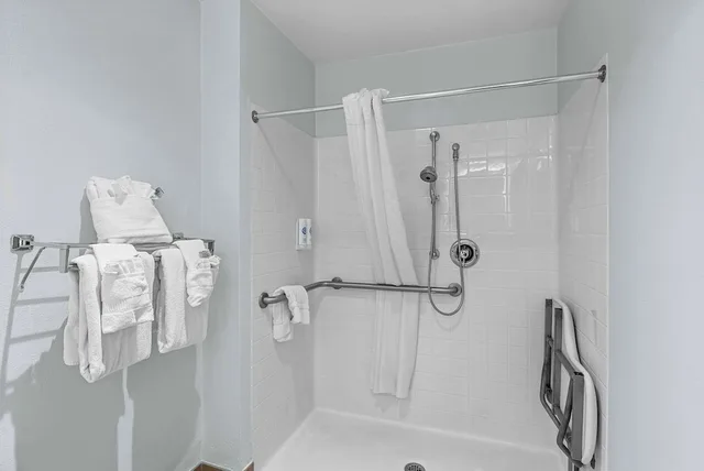غرفة بسرير كوين لذوي الإعاقة، Comfort Inn Staunton 4/5