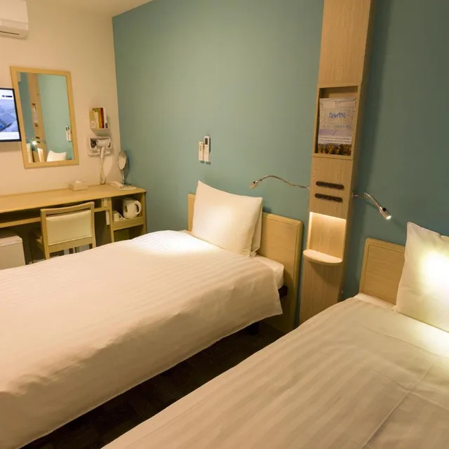 غرفة بسريرين منفصلين للمدخنين، Toyoko Inn Satsuma Sendai Eki Higashi Guchi 10/10