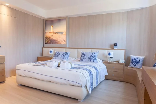 Suite, Queen Bed, Mercure Olbia Hotel e Spa 1/2