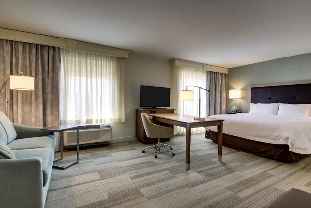 استوديو بسرير كينج بمطبخ صغير، Hampton Inn & Suites Milwaukee West 3/6