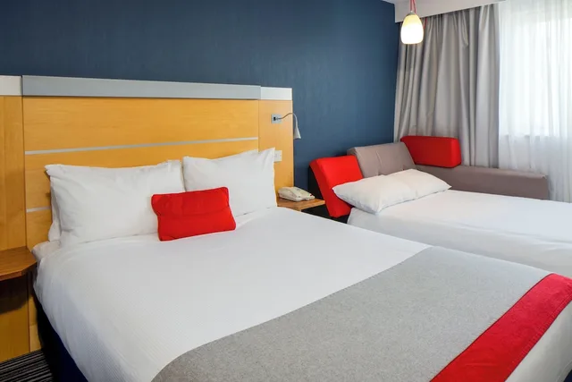 غرفة قياسية بسرير مزدوج مع أريكة، Holiday Inn Express London Epsom Downs 10/10