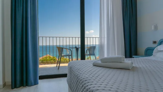 غرفة ديلوكس بسرير مزدوج أو سريرين منفصلين بإطلالة على البحيرة، AHG Riva del Sole Wellness Hotel 10/10