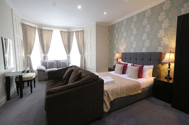 جناح تنفيذي بسرير مزدوج مع أريكة، Palmerston Suites 1/5