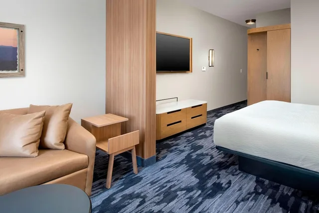 جناح بسرير كينج مع أريكة، Fairfield Inn & Suites By Marriott Denver Tech Center North. 2/3