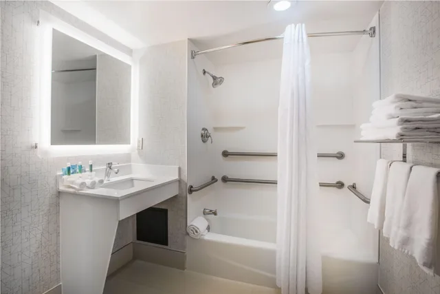 غرفة بسرير كينج، Country Inn & Suites by Radisson, Downtown Albany New York 7/7