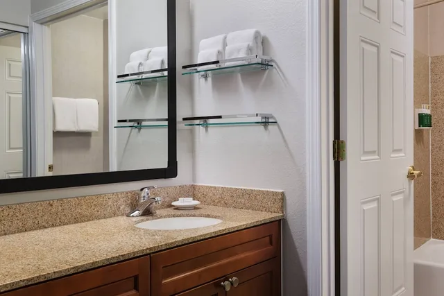 جناح استوديو بسرير كينج مع أريكة، Residence Inn Poughkeepsie 3/5